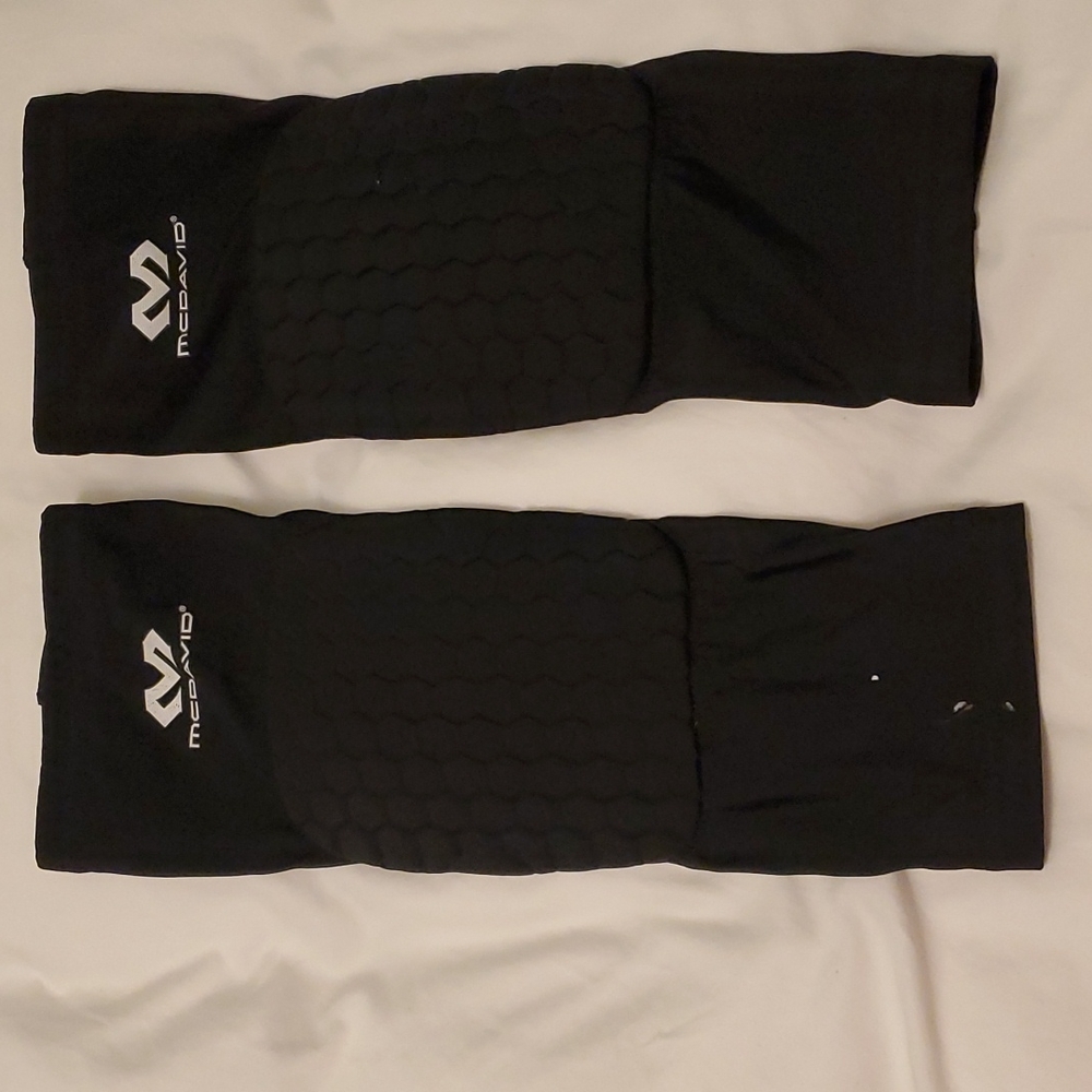McDavid sport black knee sleeves Large